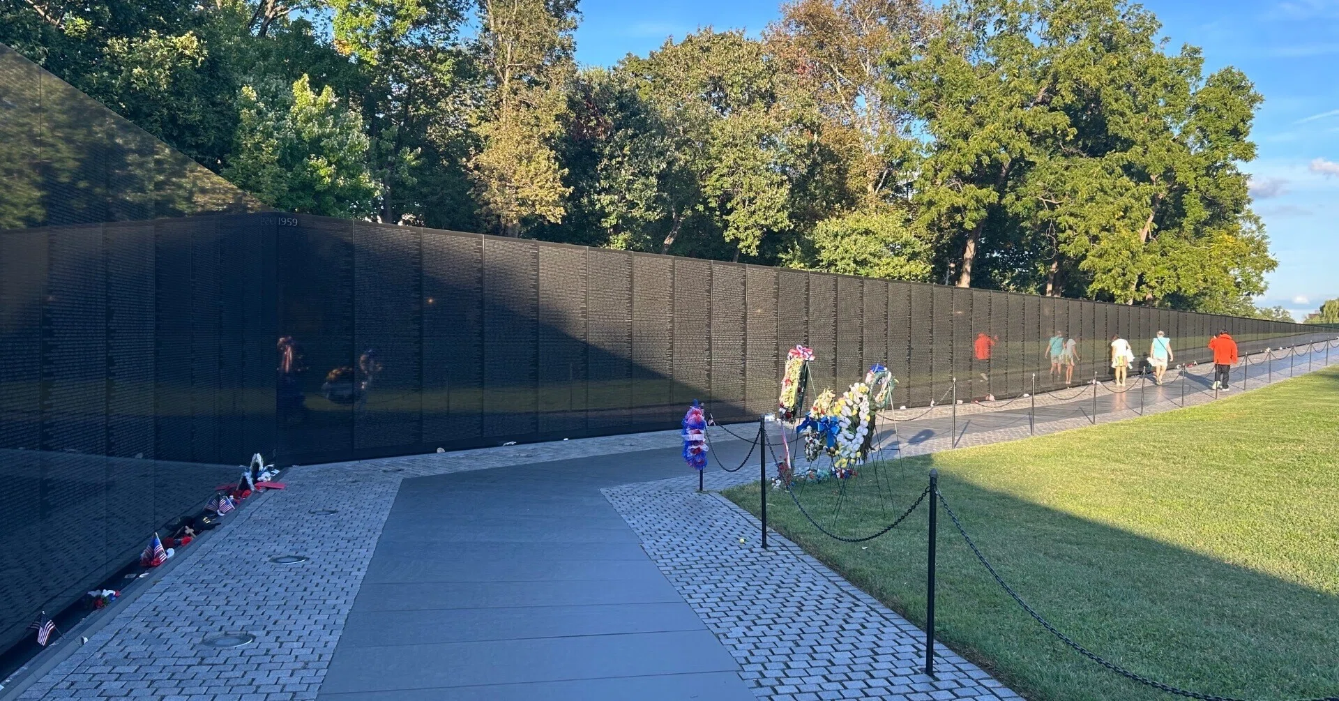 No.712『（英文）エルクス国立退役軍人記念碑』 ワシントンD.C観光案内（Vietnam Veterans Memorial）｜栗田さん