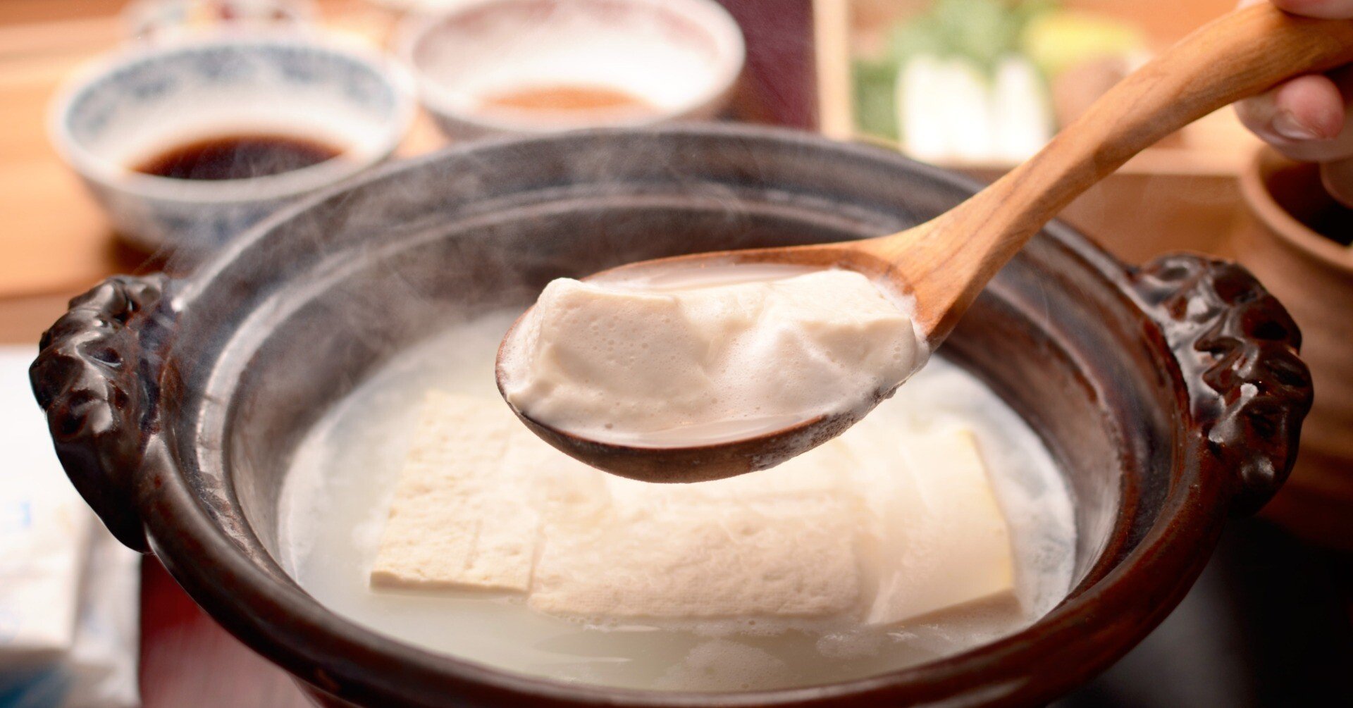 人気温泉地 箱根・仙石原にて、とろける食感の「温泉湯豆腐」と「箱根