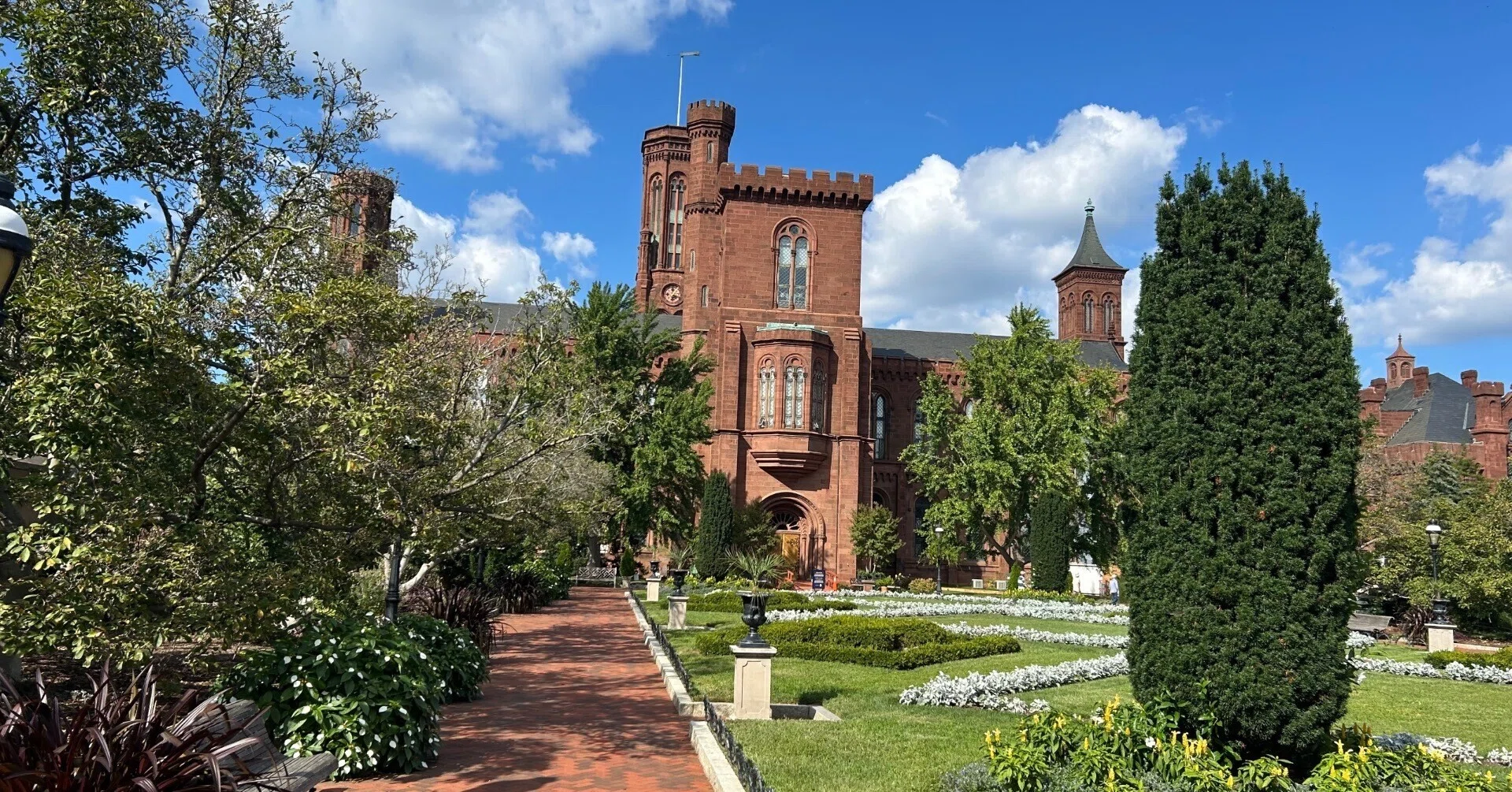 ワシントンD.C.観光案内（Smithsonian Quadrangle）｜栗田さん
