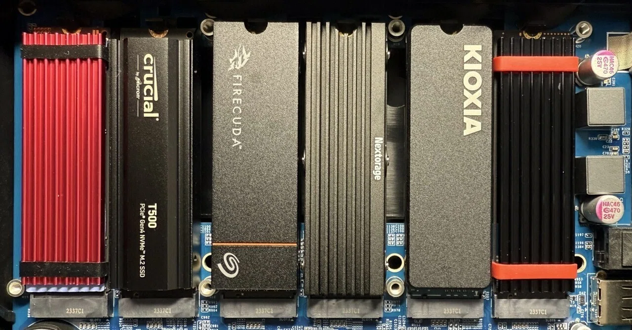 NAS FLASHSTOR6のSSDが壊れてデータ損失から再構築までの話｜ねこつきLab