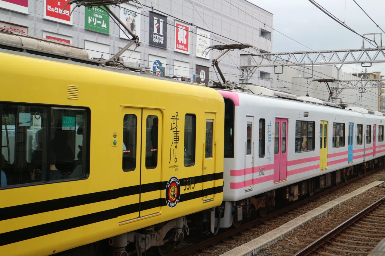 阪神電車】「タイガース号」・「トラッキー号」阪神本線運行｜垂水の止利