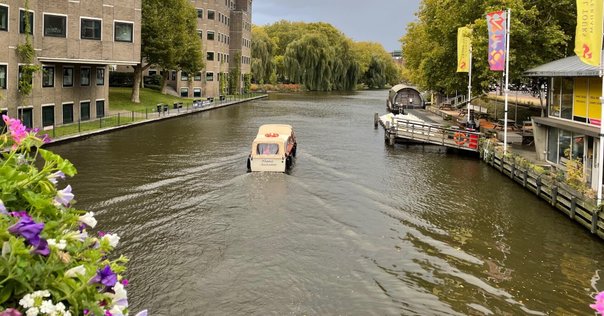 運河のある街 世界遺産｜アムステルダムのシンゲル運河内の17世紀の環状運河