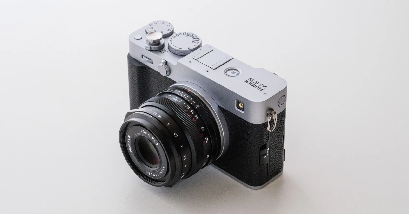 美品！FUJIFILM X-E5 レンズキット NOKTON 35mm セット FUJIFILM X-E5 XF23mmレンズキット 日英2か国語モデル ミラーレス一眼