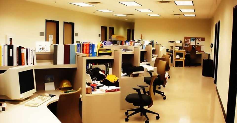 死ぬほどやらかした結果 無能が集まる部署に飛ばされたが そこは本当に暇な部署のため 毎日会社でゲームしたりマンガ読むことになった日記 1 新多佑樹 閑職に飛ばされて毎日会社でゲームする日記 Note