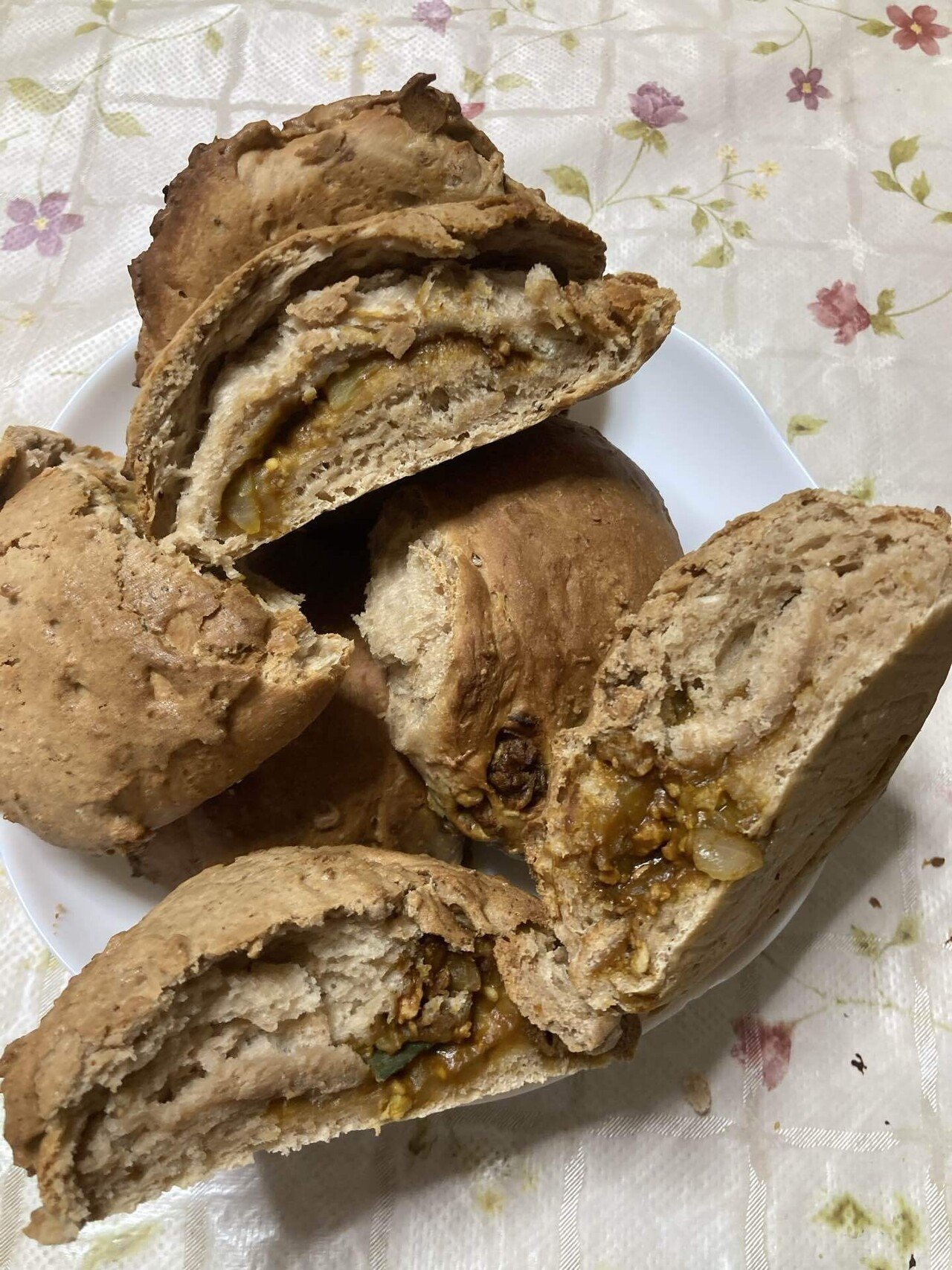 カレーメロンパン 新奇商品「カレーメロンパン」がまさかの美味しさ？ 焼けば高級