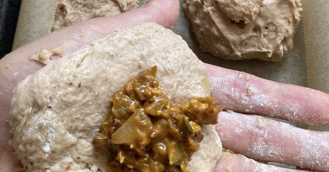 カレーメロンパン 新奇商品「カレーメロンパン」がまさかの美味しさ？ 焼けば高級