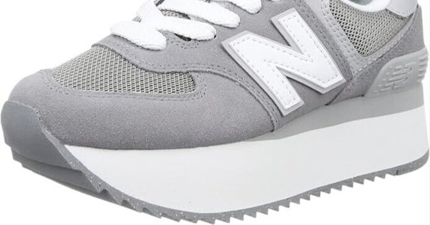 愛の不時着スニーカーが大人気!入手困難モデルの最新情報まとめ 愛の不時着スニーカーが大人気!入手困難モデルの最新情報まとめ