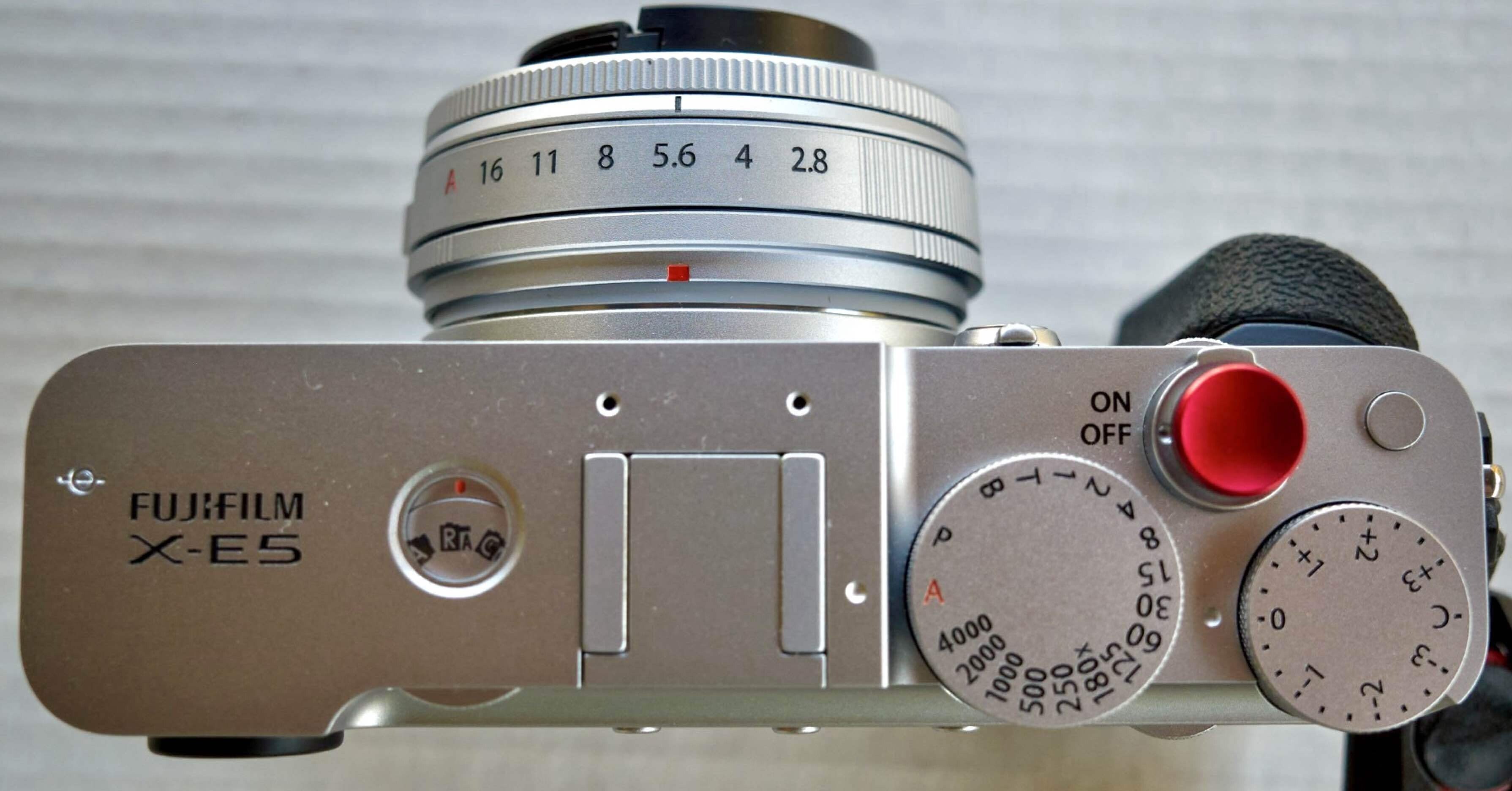 カメラとレンズの話 - Fujifilm X-E5 - アクセサリー編｜cooby62