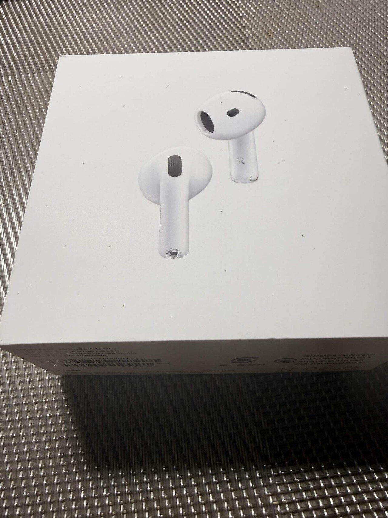 Air Pods4 ノイズキャンセルモデル アップル「AirPods 4」レビュー：ノイズキャンセリングは予想外