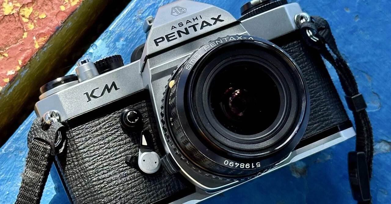 1台のフィルムカメラPENTAX KM｜佐藤まーちん