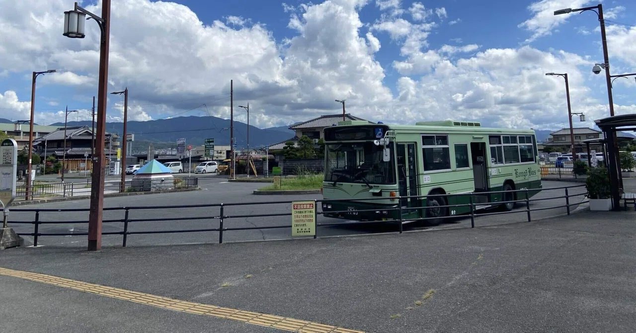 大勢が通る道，自転車でスッコケた話｜ちゃこげ