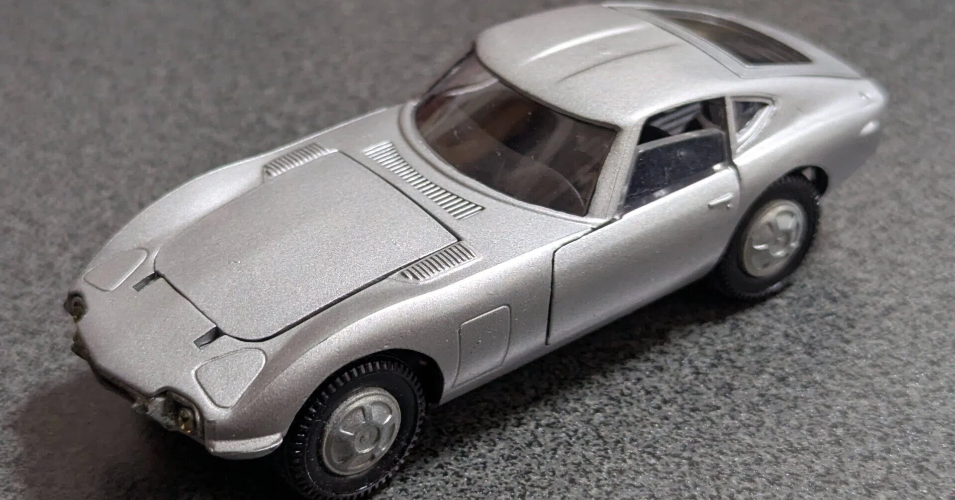 デンマーク製KIRK ミニカーTOYOTA トヨタ 2000GT (一部パーツ欠品） ♪