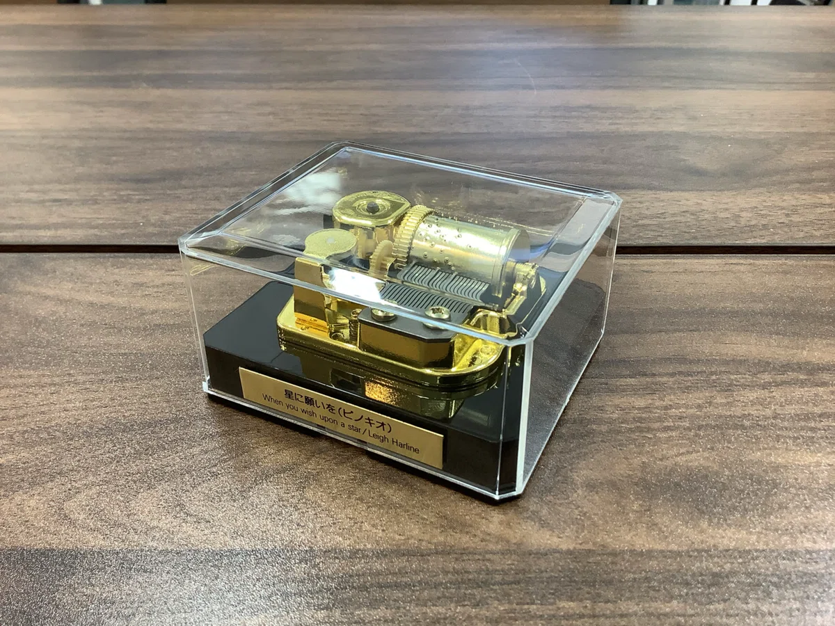 A Muisic Note Nidec 23-Note Transparent Square Case Music Box -