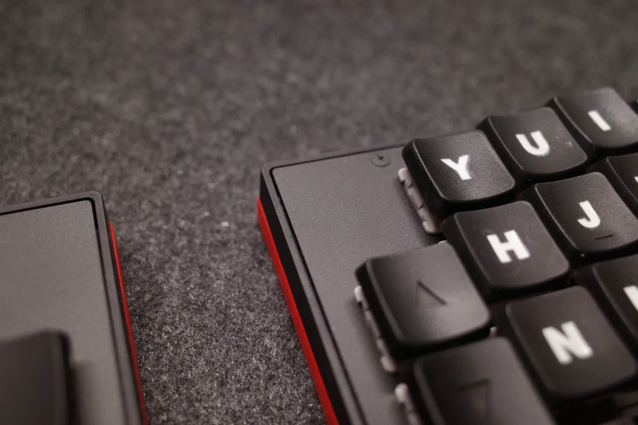 poire　17mm狭ピッチ無線KeyballBLE 42key 完成品 狭ピッチでCoolなキーボード KUKEY42を組み立てた記録｜おぐ