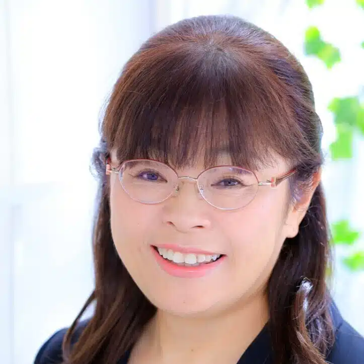 なぎ まひろ『6か月以内に結婚を約束した彼氏ができる 恋愛の魔法』著者