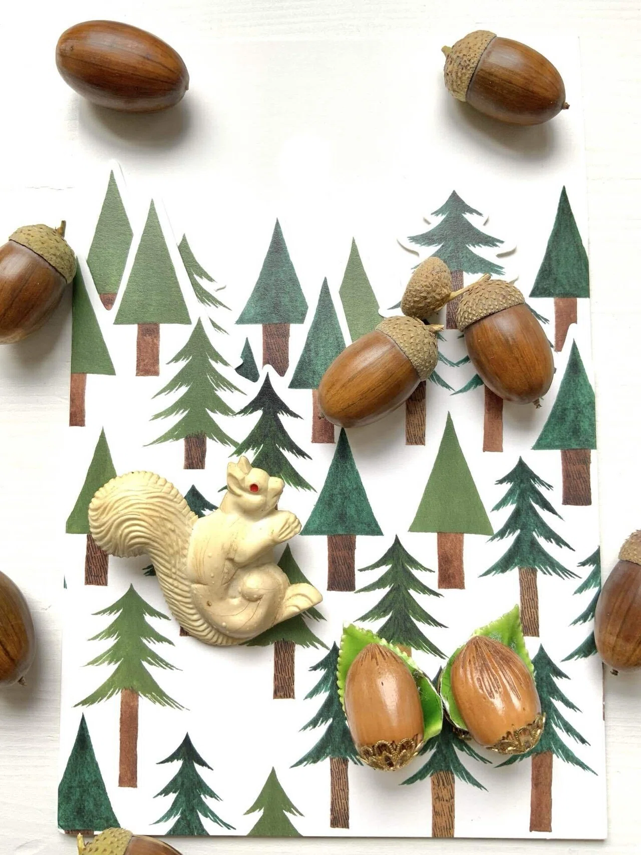 Vintage] Forest Workers - Squirrel-themed Antique Goods 