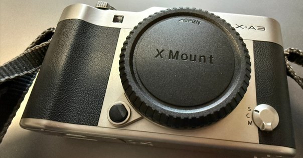 FUJIFILM FinePix Z3／洗練されたデザインのオールドコンデジ