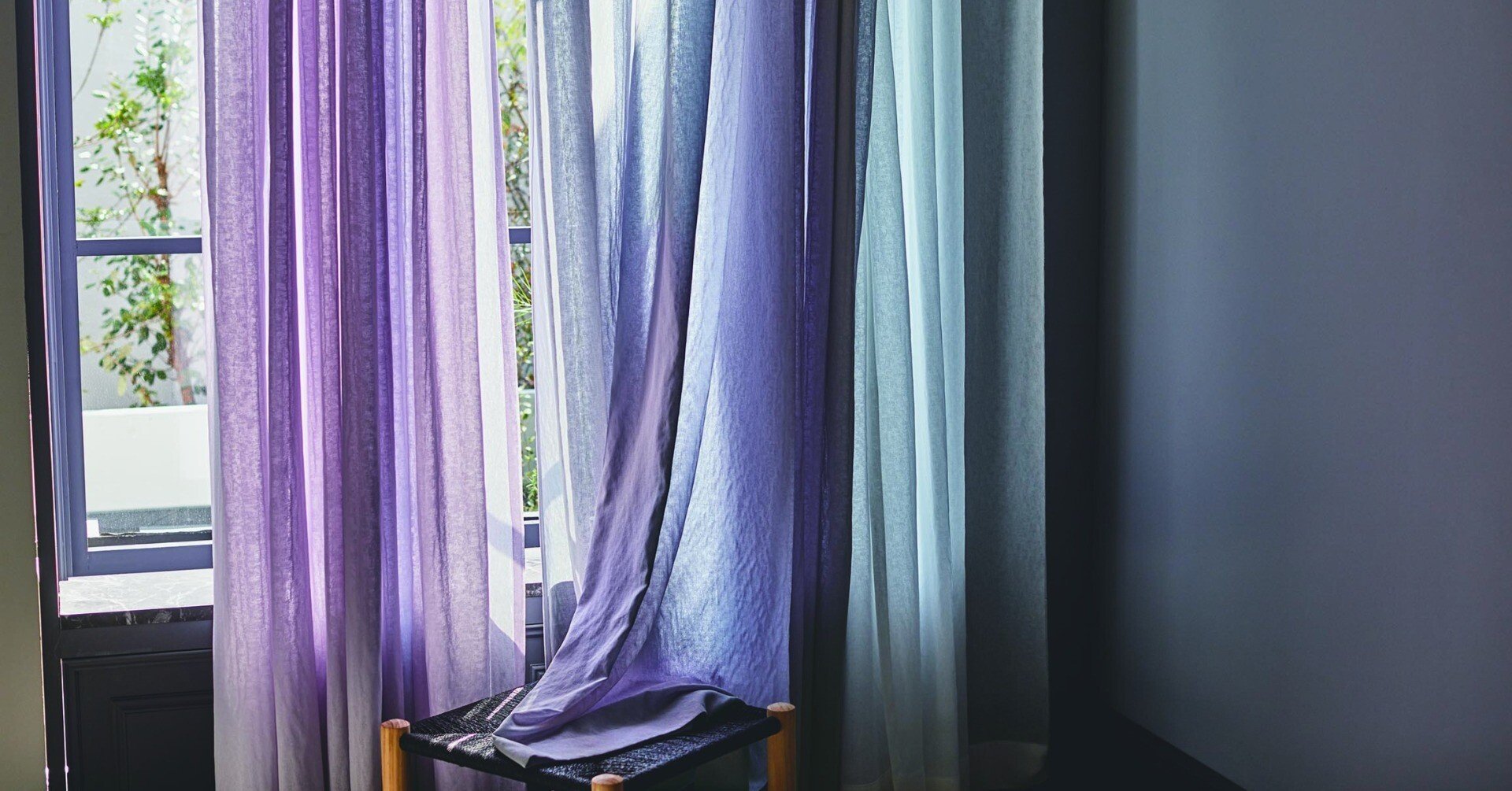 窓辺を主役に！インテリア上級者のカーテンテクニック｜cucan