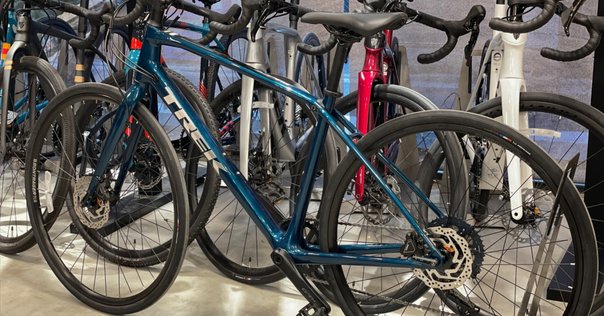 AVASTAはどこの国のメーカー？クロスバイク│Jupiter アルミ