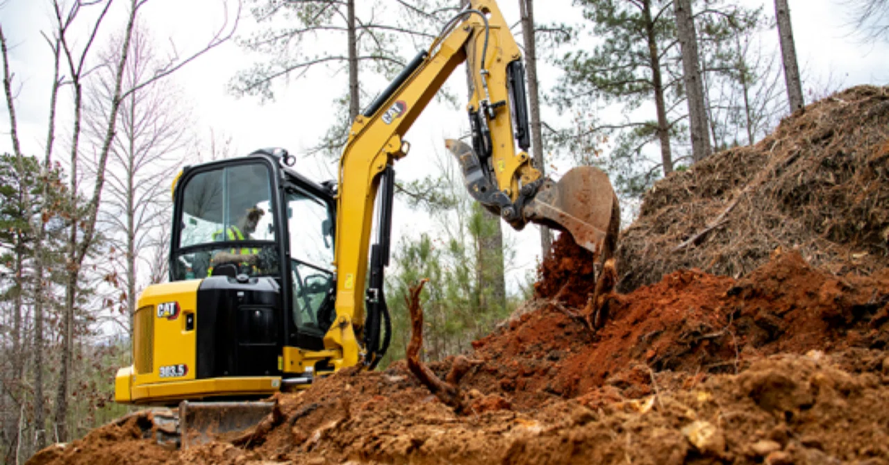米キャタピラー、ミニ油圧ショベル「Cat 303.5 CR」に速度・生産性向上