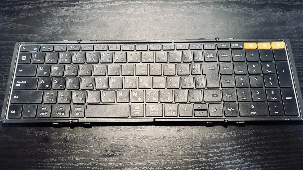 キーボード】折りたたみキーボードでフルサイズ、しかも小さい。作家