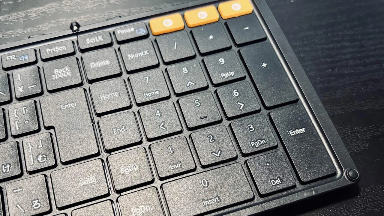 キーボード】折りたたみキーボードでフルサイズ、しかも小さい。作家