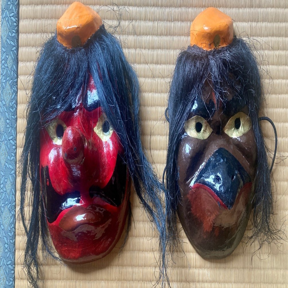 白子天狗行列のお面と藤枝だるま｜岡村直人