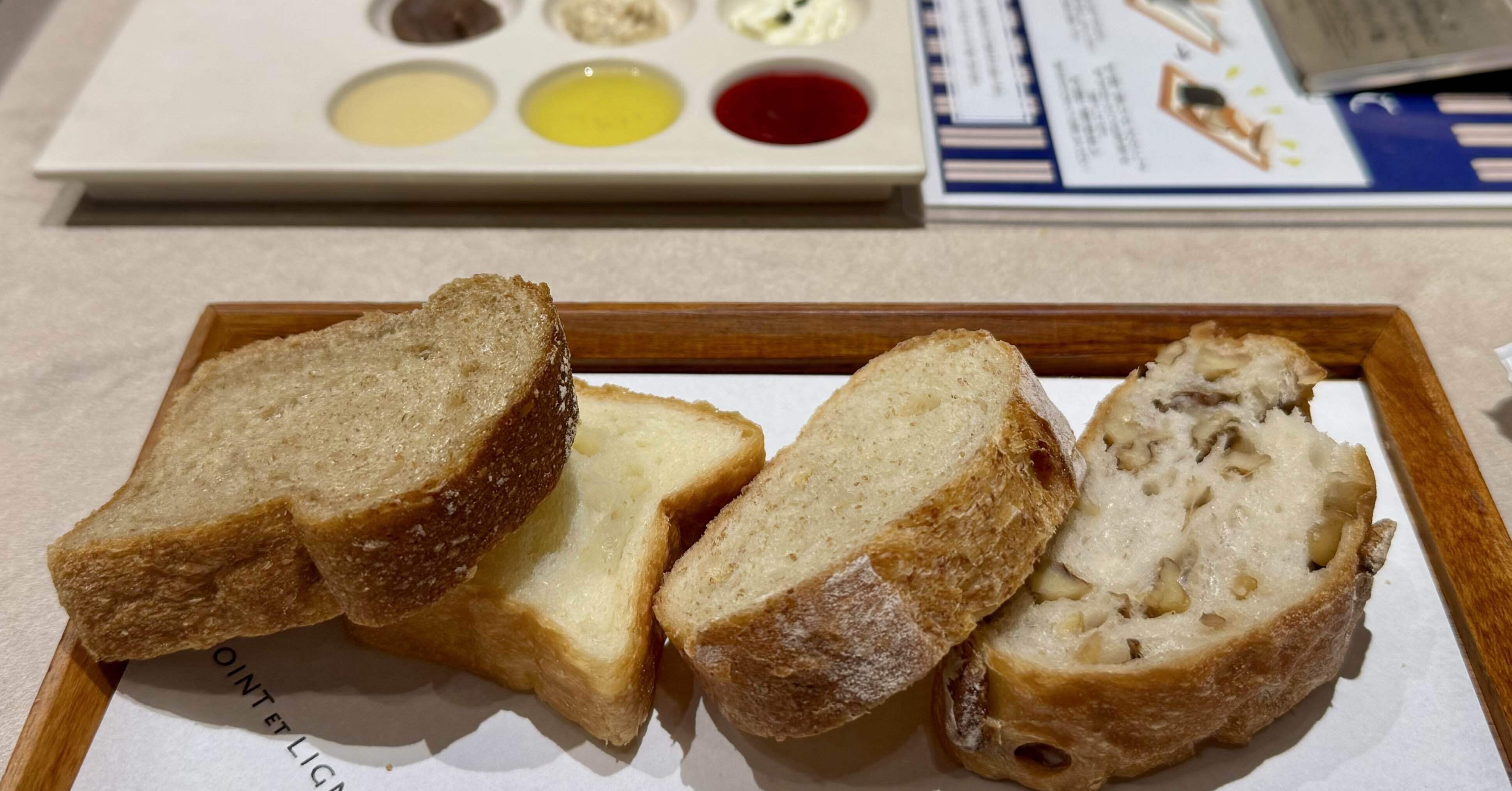 女子会ランチの穴場】神田「ポワン エ リーニュ」で、焼きたてパンを