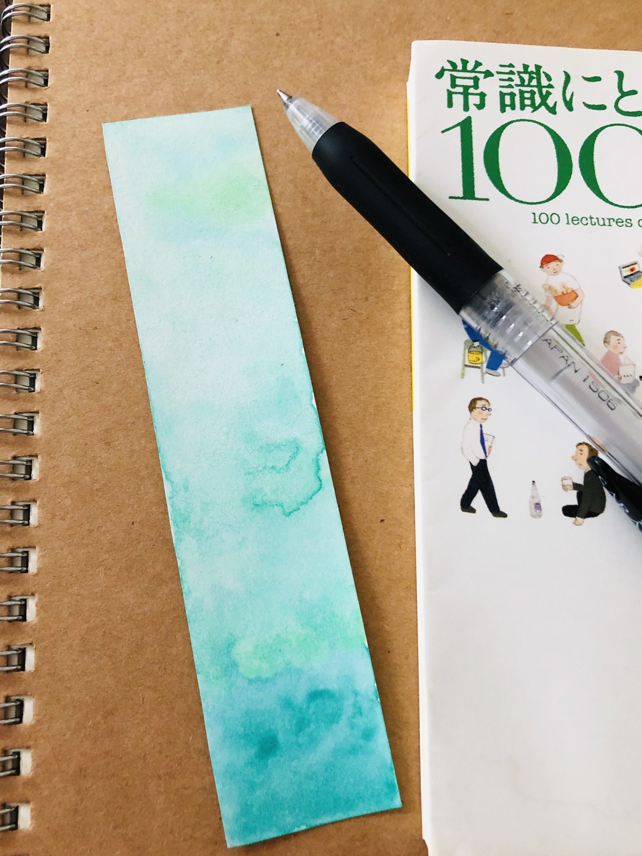 手作りしおり カラーセラピーで 心を穏やかにする 効果があると言われているグリーンをベースに描きました 色にも意味や効果があって面白いです このしおり は 読書家の母へのプレゼントとなりました 綺麗 一藤木 朝陽 Note