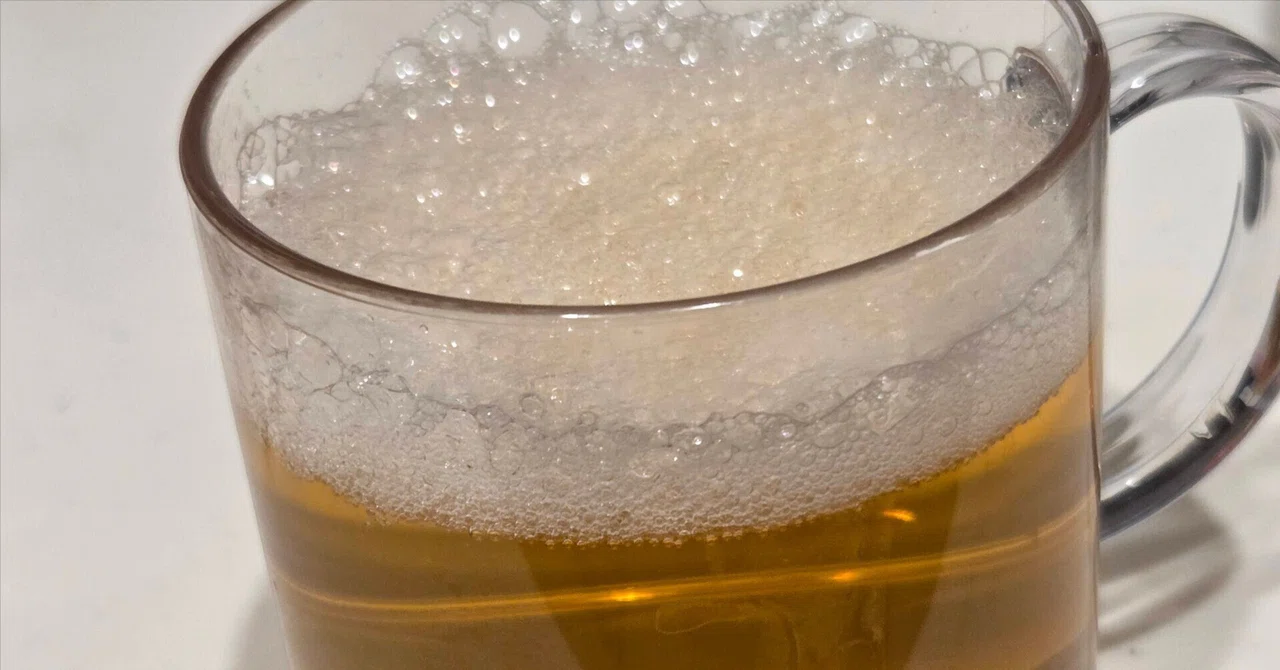 Tea and water make a 'looks-like-beer' drink that is delicious｜なにか