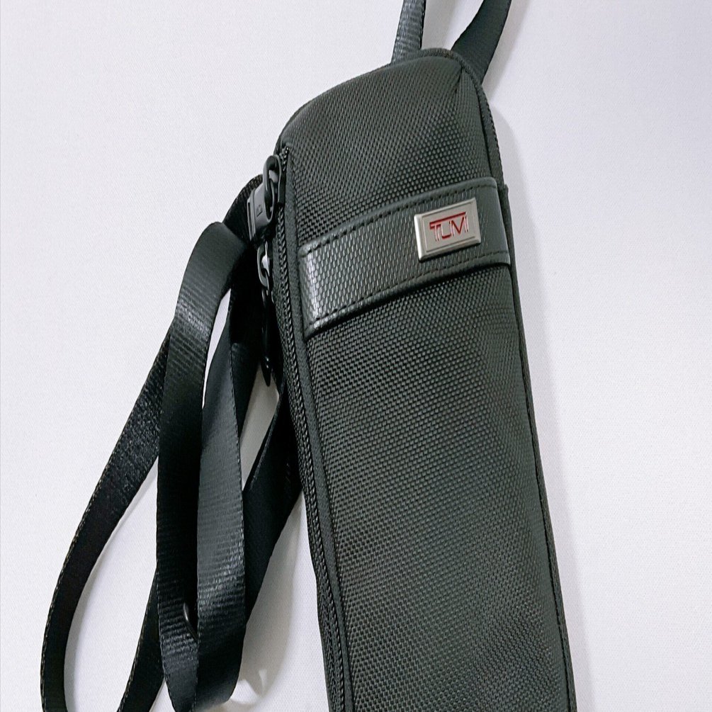 希少 新品同様 TUMI ショルダーポーチ スマホショルダー レザー ナイロン 最低限の荷物で出掛けるスマホショルダー】「スモール・クロスボディ