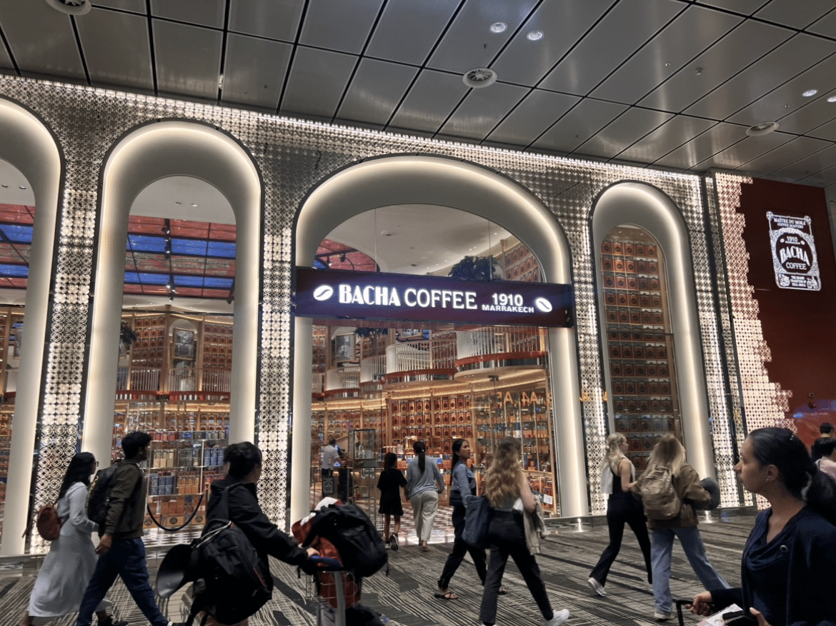 新品　BACHA COFFEE シンガポール シンガポール🇸🇬 チャンギ空港 レポ①｜BACHA COFFEE☕️｜ウシ出身