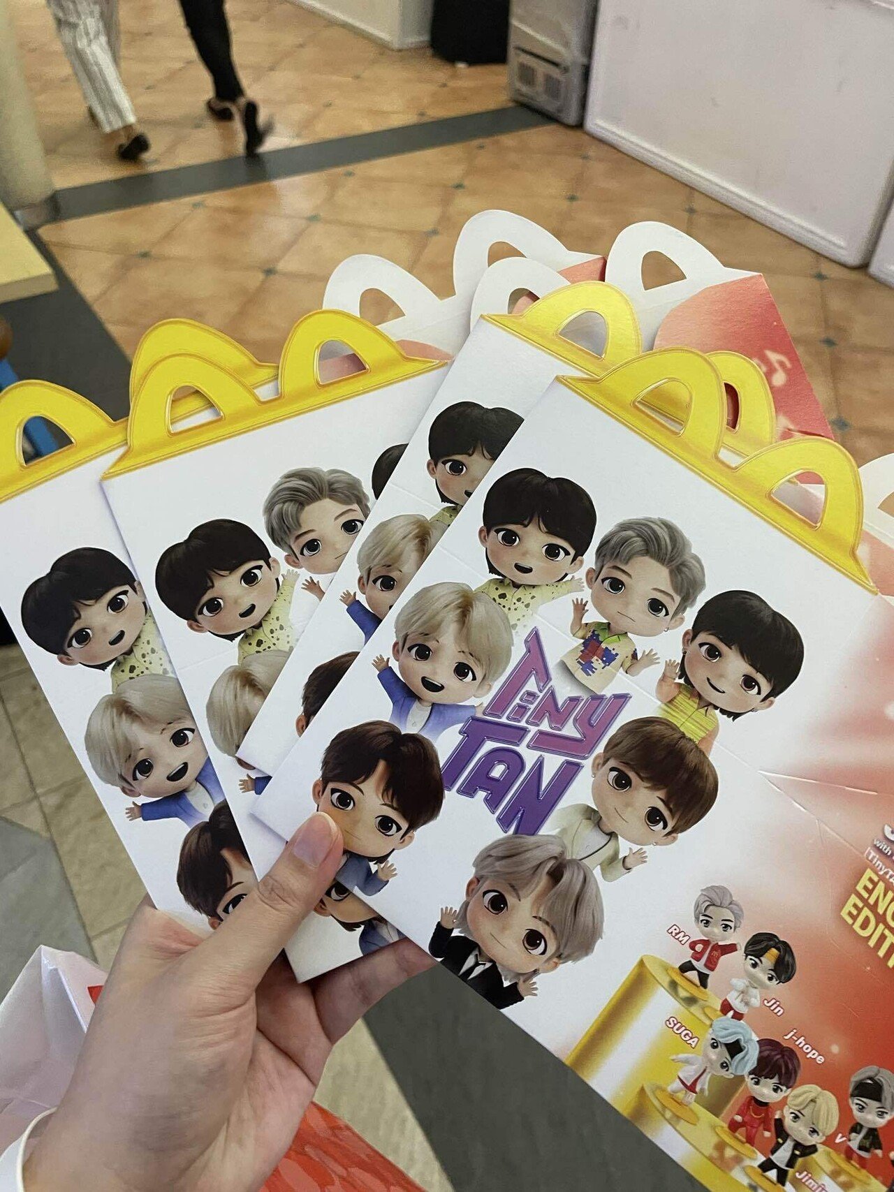 マニラ】グッズの取引について〜TinyTanハッピーミール販売【BTS