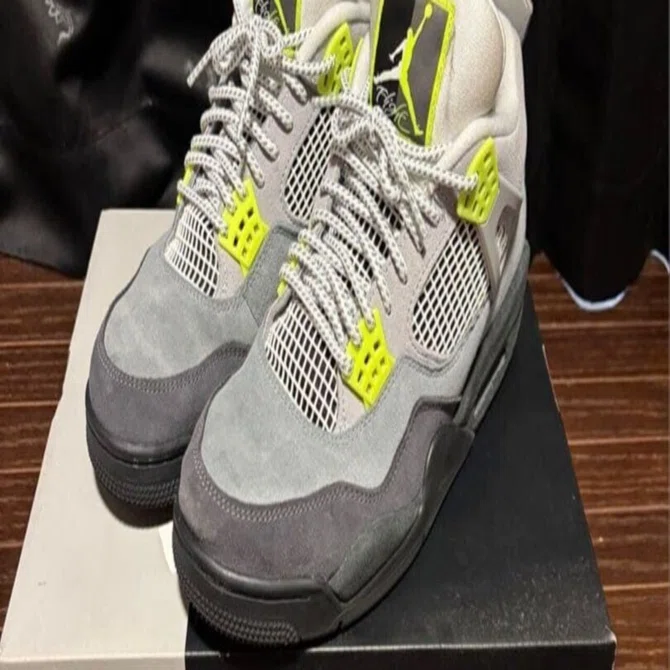 本日見つけた掘り出しモン!】美品NIKE AIR JORDAN 4 RETRO NEON AJ4 