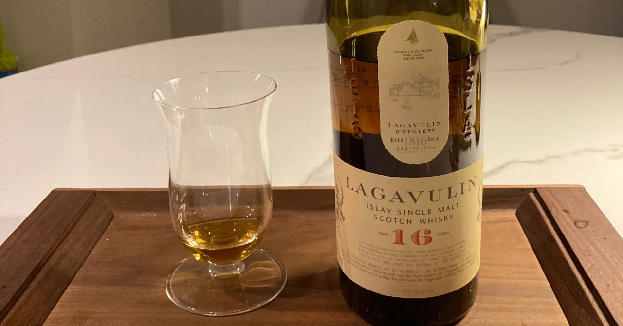 Rating 8/10] Lagavulin 16 Year Old | The Contradiction of