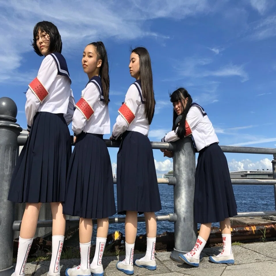 はみ出し靴下の歴史｜ATARASHII GAKKO! - 新しい学校のリーダーズ