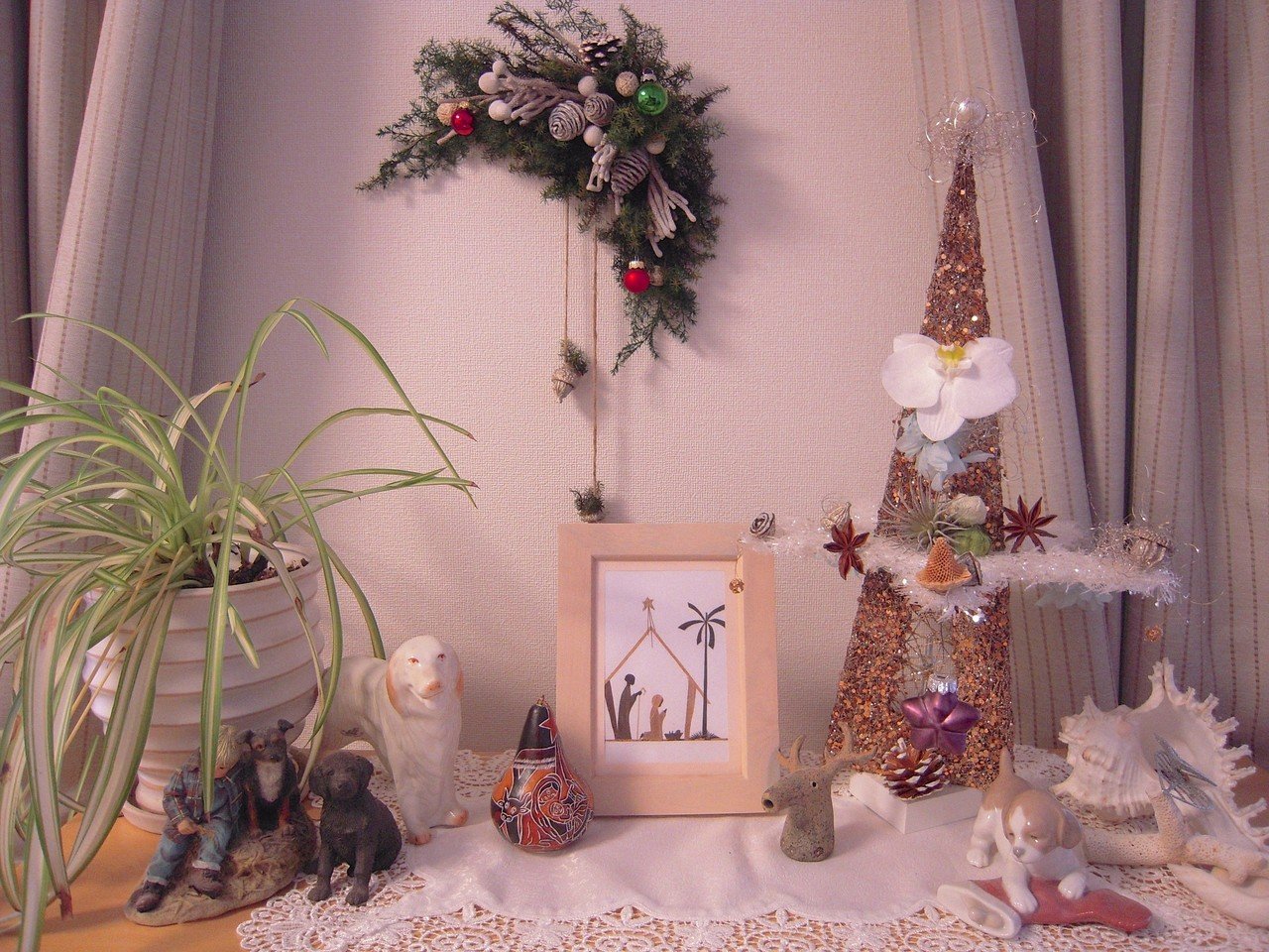 クリスマスの飾り付けをしました 今年はシックでオリエンタルな感じにしてみました クリスマスは中東が舞台の出来事です フレームに入れたクリスマスカードはルワンダの方々が バナナの皮を使って作っているもので Junko Kohno もくせい舎 Note クリスマスの飾り付けをしました 今年はシックでオリエンタルな感じにしてみました クリスマスは中東が舞台の出来事です フレームに入れたクリスマスカードはルワンダの方々が バナナの皮を使って作っているもので Junko Kohno もくせい舎 Note