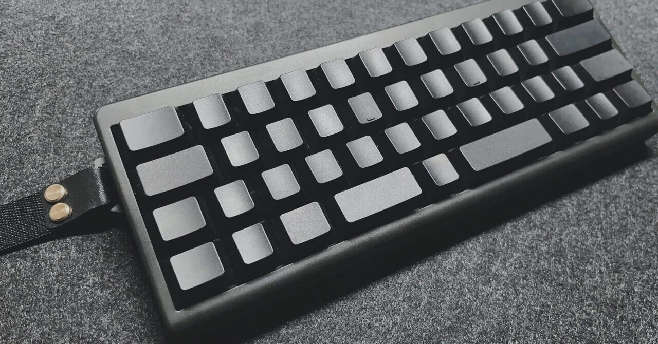 EPOMAKER TH40 オールブラック　サイレントリニア軸カスタム EPOMAKER TH40 無刻印静音化計画｜えんがわはかれい