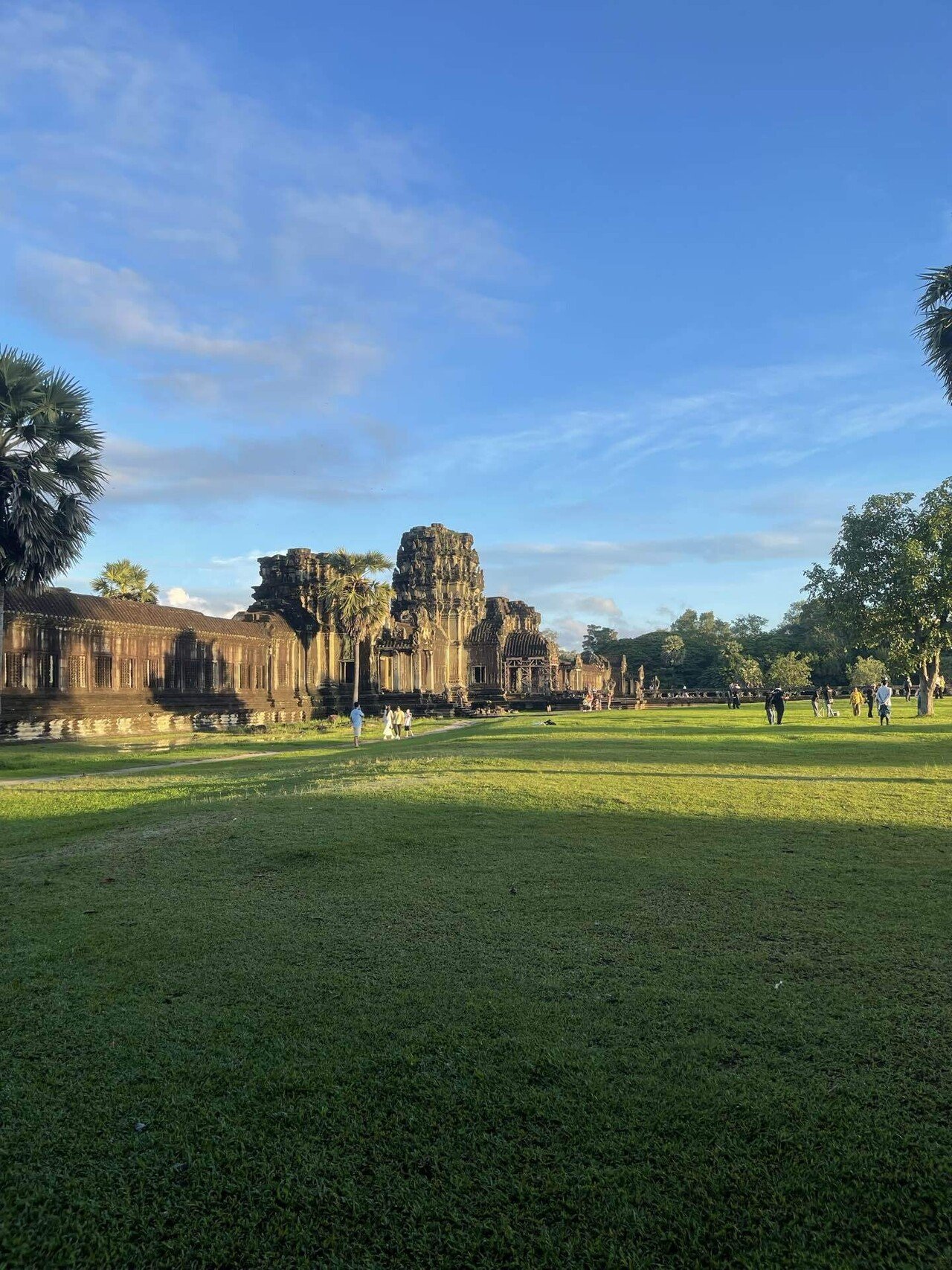 2025年10月11日のアンコールワットの日の出について、｜プレアヴィヒア