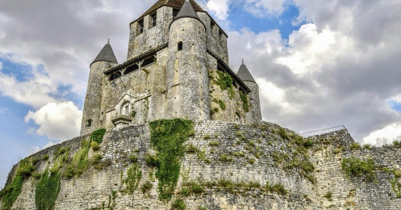 フルカネリとヴィクトル・ユゴーを繋ぐノートルダム大聖堂の