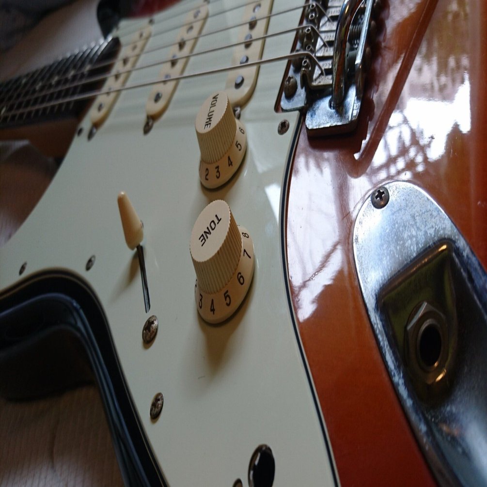 備忘を兼ねて】利き手と逆のストラトを弾くメリット・デメリットを語り