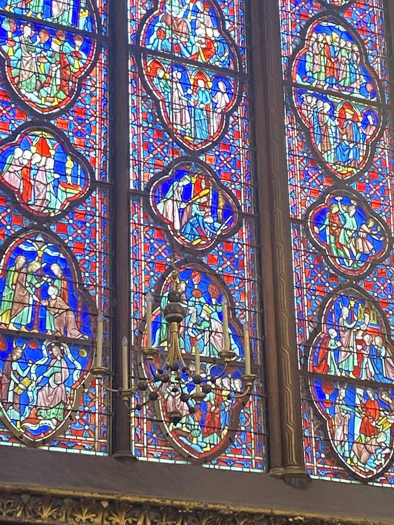 旅行記#8】ステンドグラス一面が物語絵本だった「サント・シャペル