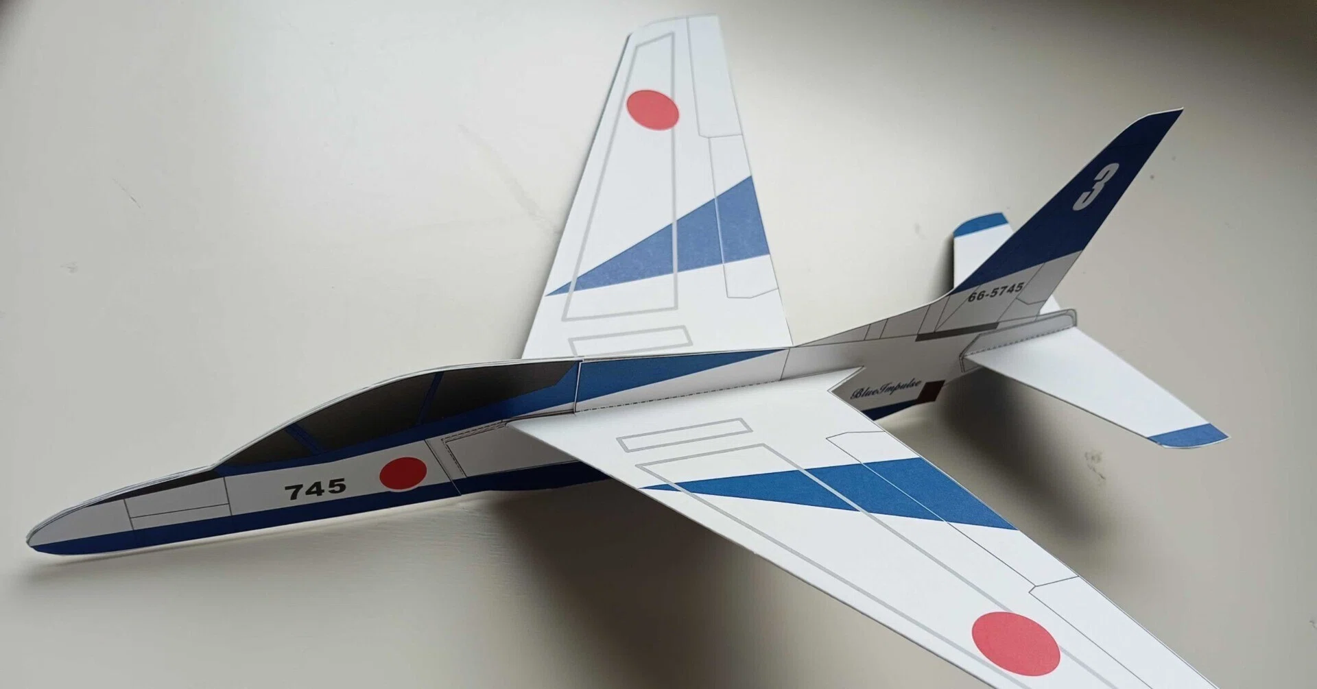 ブルーインパルスの紙飛行機をつくってみた！｜￥阪神ホビーエレキック