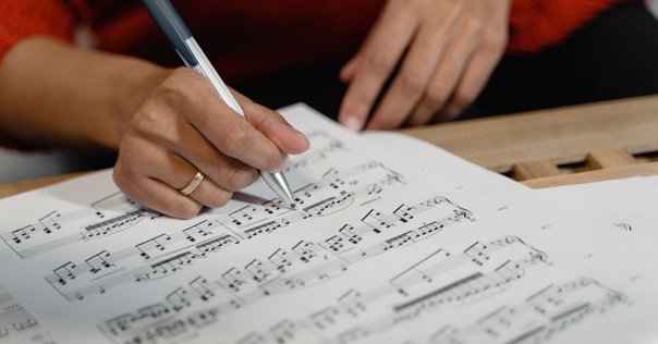 読書感想文 中山七里 おわかれはモーツァルト｜おとぼけ男爵