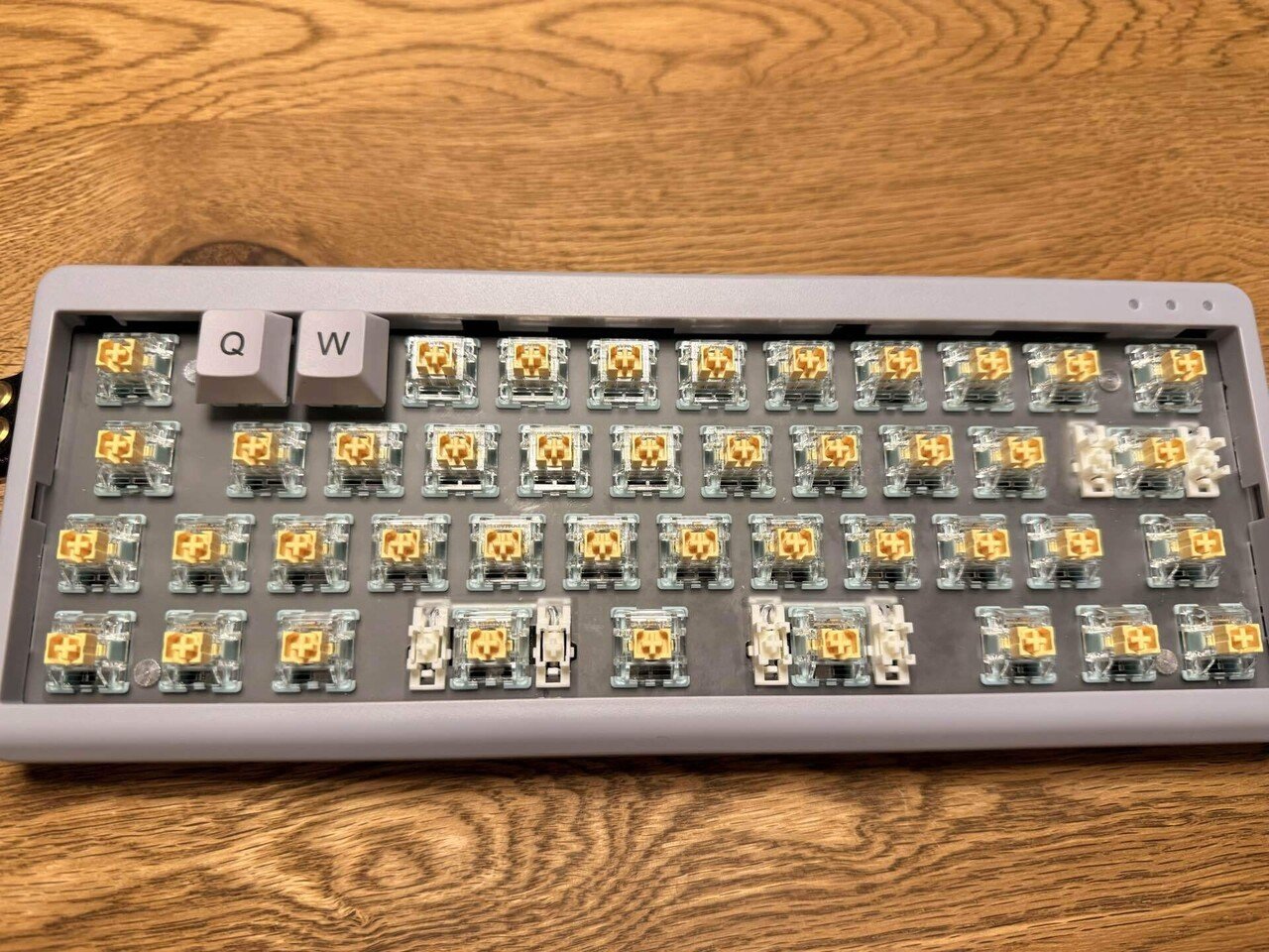 EPOMAKER TH40のキースイッチを交換した｜丘乃上にゃむ