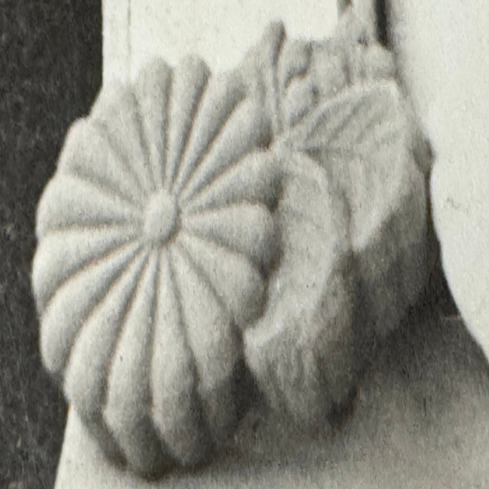 戦時下、皇室からの御下賜品は、幅広く臣民を統治する一つのアイテムで