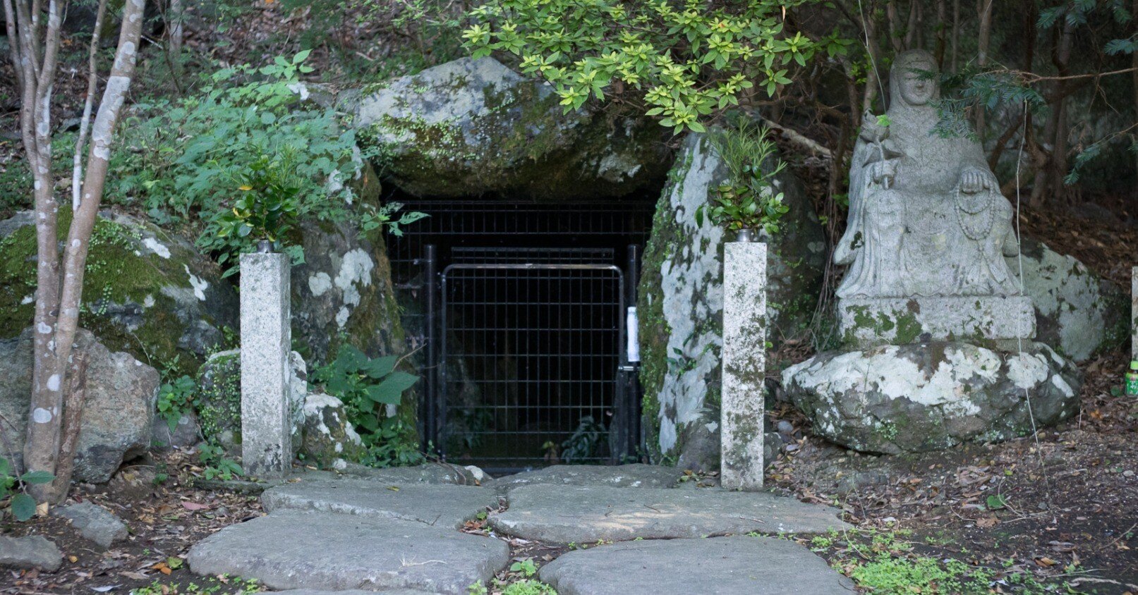 800歳まで生きた少女の最期 ― 八百比丘尼伝説の洞穴｜UNSTORY | 都市