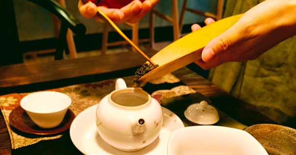 茶器を連れて | 和漢静寂 vol.3｜春華 モモ Haruka MOMO