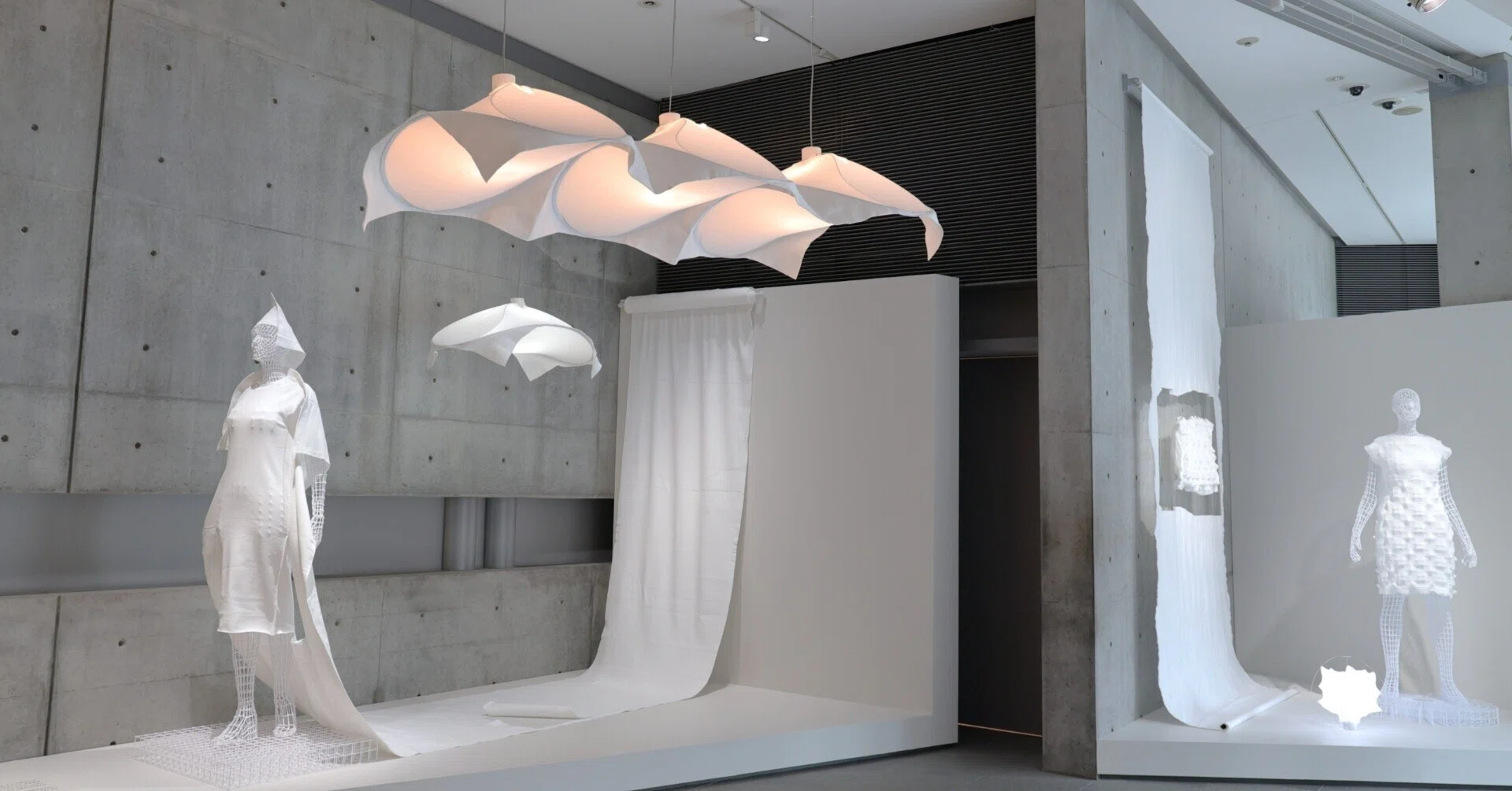 光が纏う「1枚の布」-TYPE-XIII Atelier Oï projectby A-POC ABLE