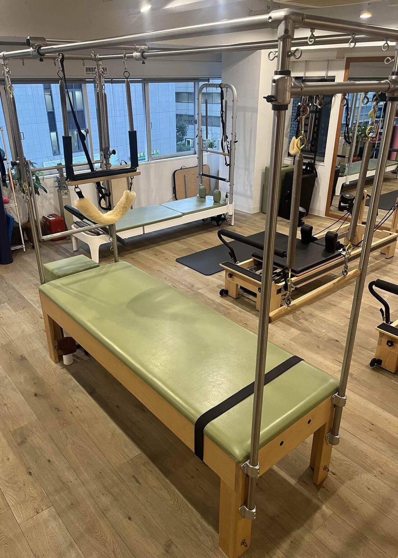 ピラティスマシン紹介〈キャデラック・タワー〉｜株式会社SPARX